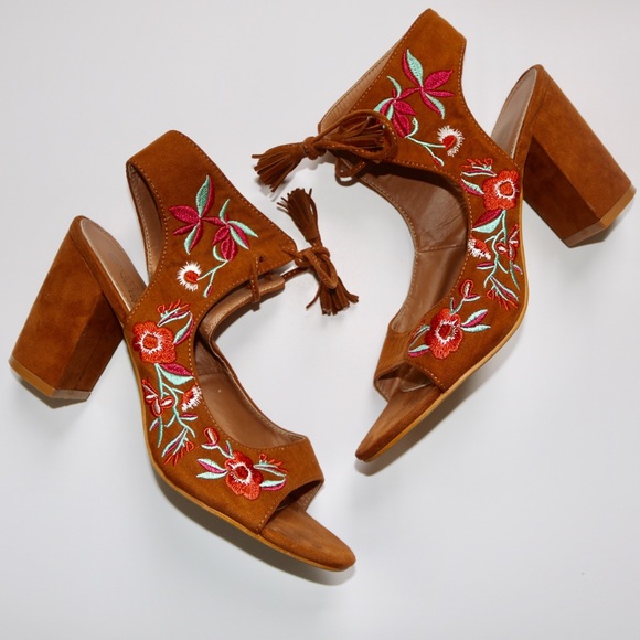 Francesca's Collections Shoes - Francesca’s Charles Albert Boho Floral Tied Heels